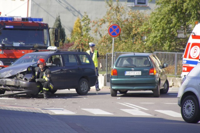 Kolizja przy komendzie policji. Nie ustąpiła pierwszeństwa przejazdu