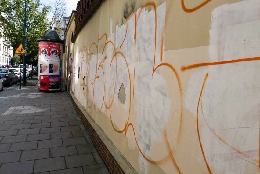 Kraków. Radny chce wprowadzenia w Krakowie programu usuwania graffiti z obiektów nie należących do miasta. Prezydent przeciwny