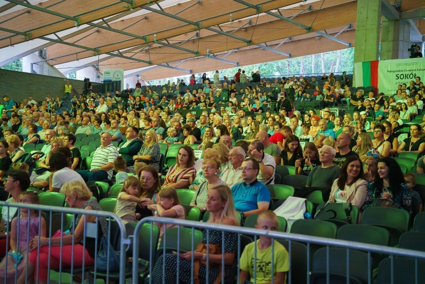 Nowy Sącz. Finałowy koncert Święta Dzieci Gór przyciągnął tłumy sądeczan. Barwne widowisko odbyło się w amfiteatrze w Parku Strzeleckim