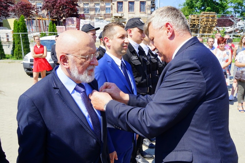 Krzysztof Gorzycki bohater z Brześcia Kujawskiego uhonorowany Medalem „Pomagajmy sobie wzajemnie” [zdjęcia]