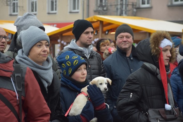 Śremianie poczuli świąteczny klimat na miejskim rynku. Temperatura poniżej zera w tym nie przeszkodziła!