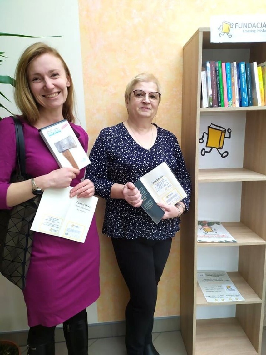 Pierwsza półka bookcrossingowa w Zawadzie    