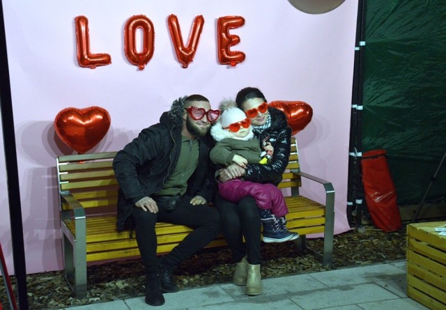 Na rynku w Rozwadowie mieszkańcy Stalowej Woli mogli przeżyć niezapomniane chwile, z mnóstwem atrakcji w Dniu Zakochanych