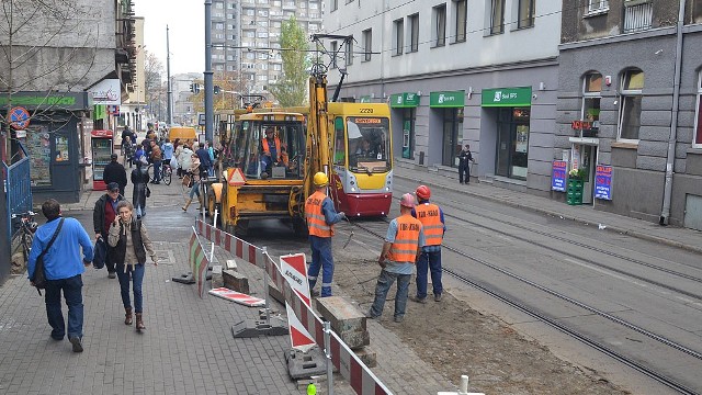 Na czas modernizacji trasy W-Z przystanki tramwajowe z ul. Żwirki zostaną przeniesione na Piotrkowską.