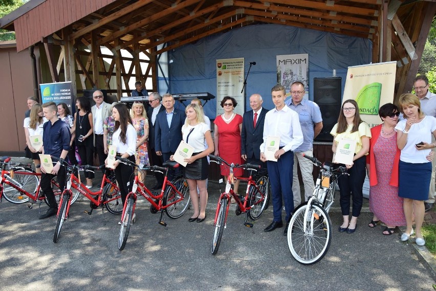 Rowery dla liderów szkół z powiatu wieluńskiego [FOTO]