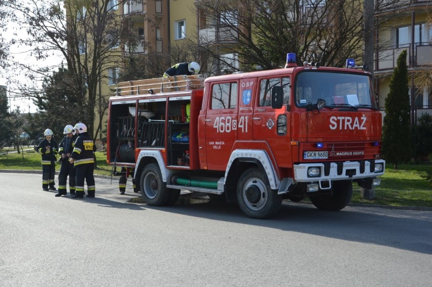 Pożar na ul. Chrobrego w Kwidzynie. Ewakuowano około 40 mieszkańców, przyczynę ustali policja  [ZDJĘCIA]