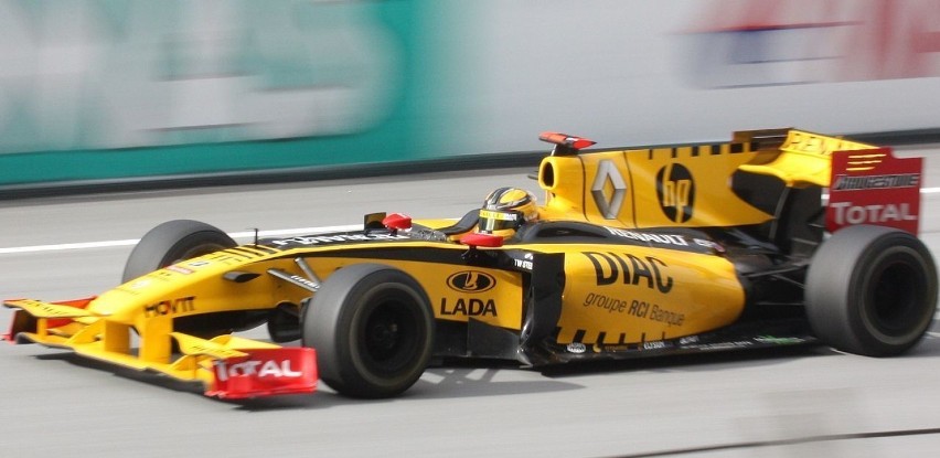 Bolid Roberta Kubicy w bolidzie Renault R30 podczas Grand...