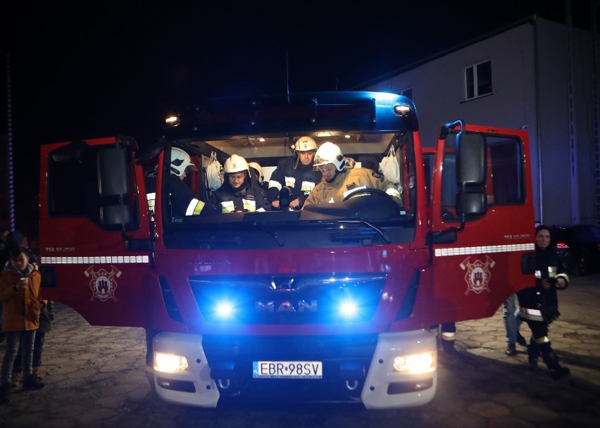 Strażacy ochotnicy z Brzezin mają nowy wóz ratowniczo-gaśniczy