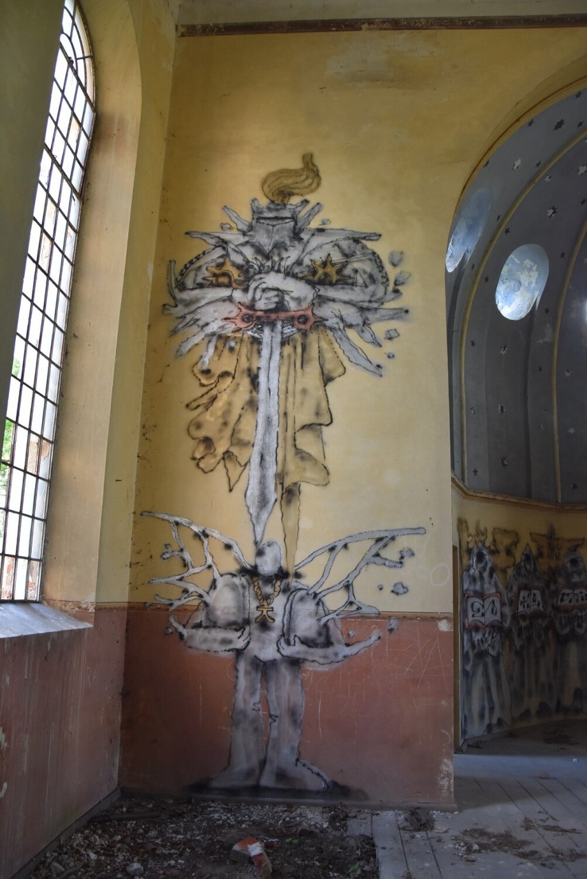 Malunki w kościele w Starych Prażuchach