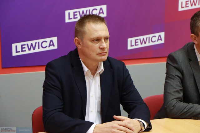 Jarosław Zdanowski jest absolwentem Uniwersytetu Warszawskiego na wydziale administracji. Jest też absolwentem wielu innych studiów podyplomowych, także z zakresu zamówień publicznych.