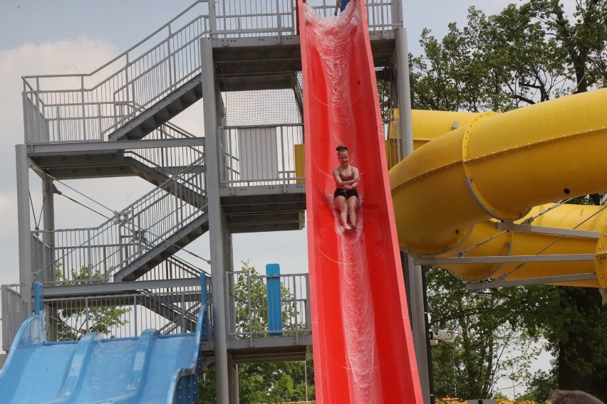 Letni Park Wodny AquaFun Legnica jest już otwarty! Woda w nieckach jest ciepła, zobaczcie zdjęcia