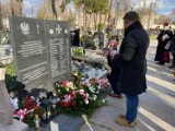 Poświęcona tablica ofiar Katynia ze Zduńskiej Woli na cmentarzu przy Łaskiej ZDJĘCIA