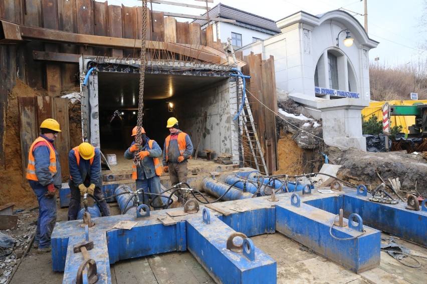 Tunel dla rowerzystów na Paruszowcu miał być na wiosnę. A wciąż jest niewykopany. Ile jeszcze poczekamy?