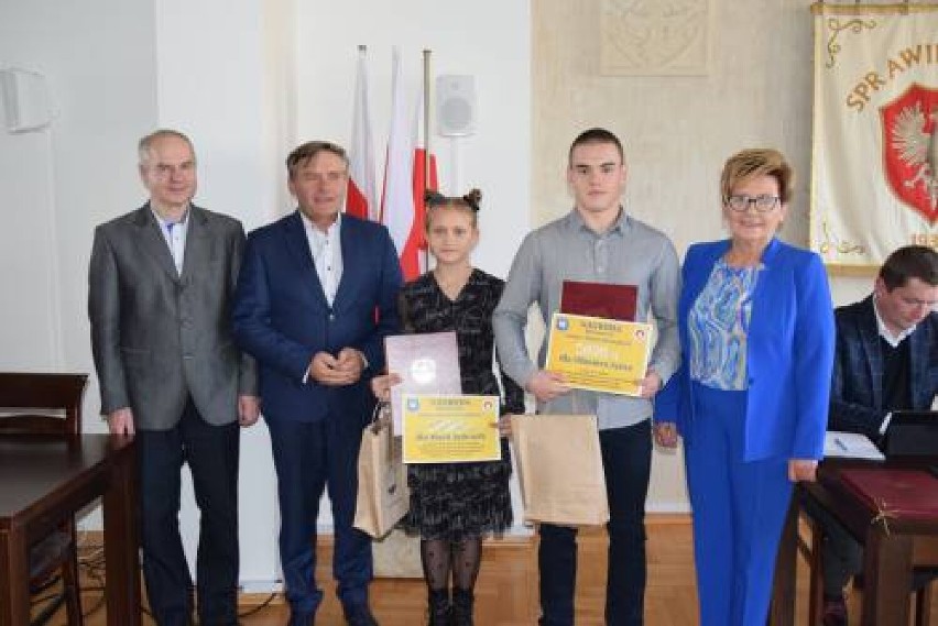 Nagrody sportowe burmistrza Koziegłów dla młodzieży rozdane  ZDJĘCIA
