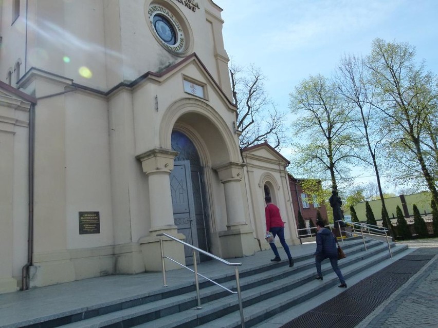 Wielka Sobota. Święcenie pokarmów w Bazylice Mniejszej w Zduńskiej Woli