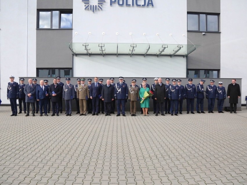 Nowe kadry w małopolskiej policji. W ślubowaniu wzięło udział 49 nowych funkcjonariuszy i 26 funkcjonariuszek