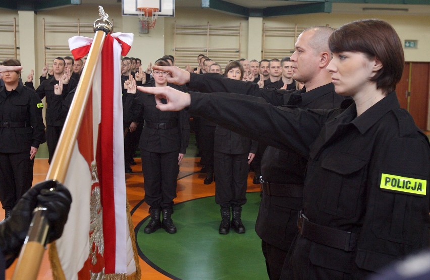 Ślubowanie policjantów podczas uroczystości z okazji Święta...