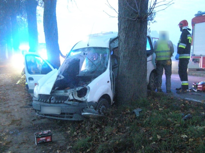 Kościeleczki. Groźny wypadek na drodze powiatowej [ZDJĘCIA]. Cztery osoby trafiły do szpitala