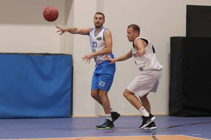 W Basket OSiR Lidze walczą koszykarze z trzech miast