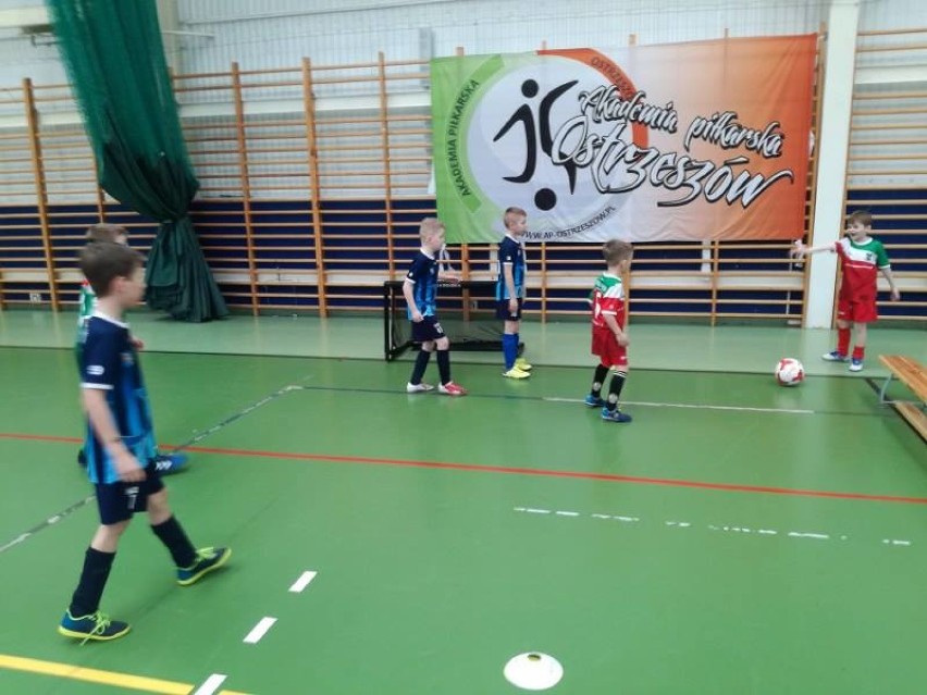 Piłkarskie Strusie z Dziadowej Kłody na turnieju w Ostrzeszowie