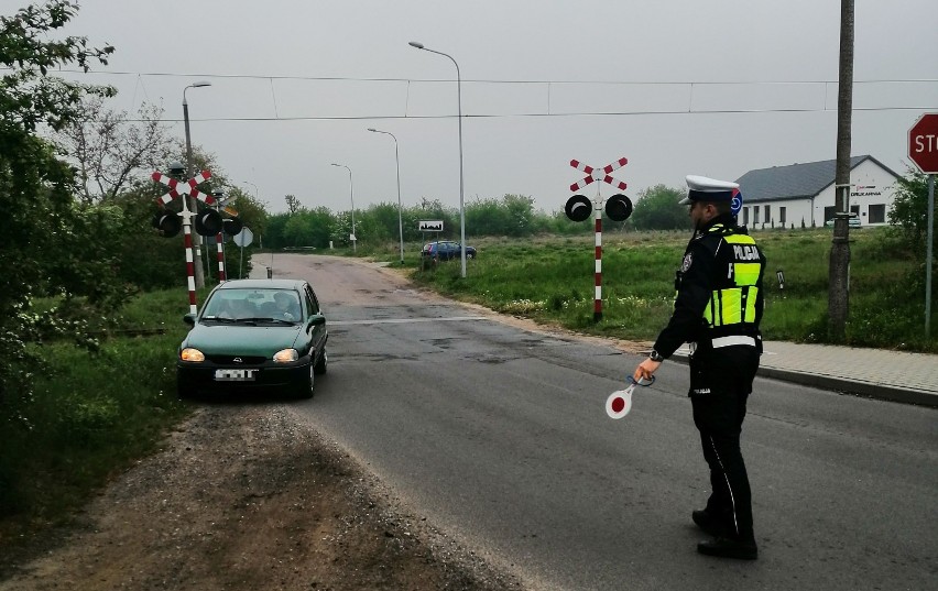 Policjanci z Aleksandrowa Kujawskiego podczas akcji „Bezpieczny przejazd" ujawnili 34 wykroczenia [zdjęcia]