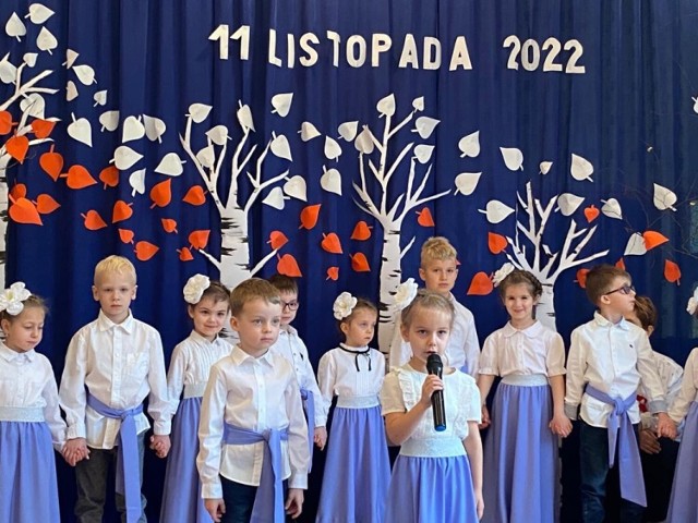 Maluchy z Integracyjnego Przedszkola Samorządowego numer 27 w Kielcach uczciły rocznicę odzyskania przez Polskę niepodległości.