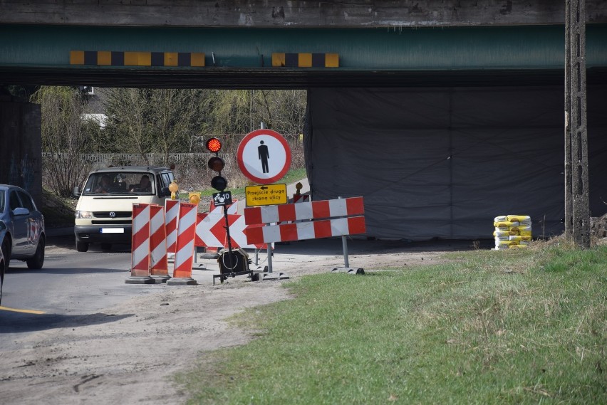 Remont wiaduktu nad ul. Oświatową. Są utrudnienia FOTO