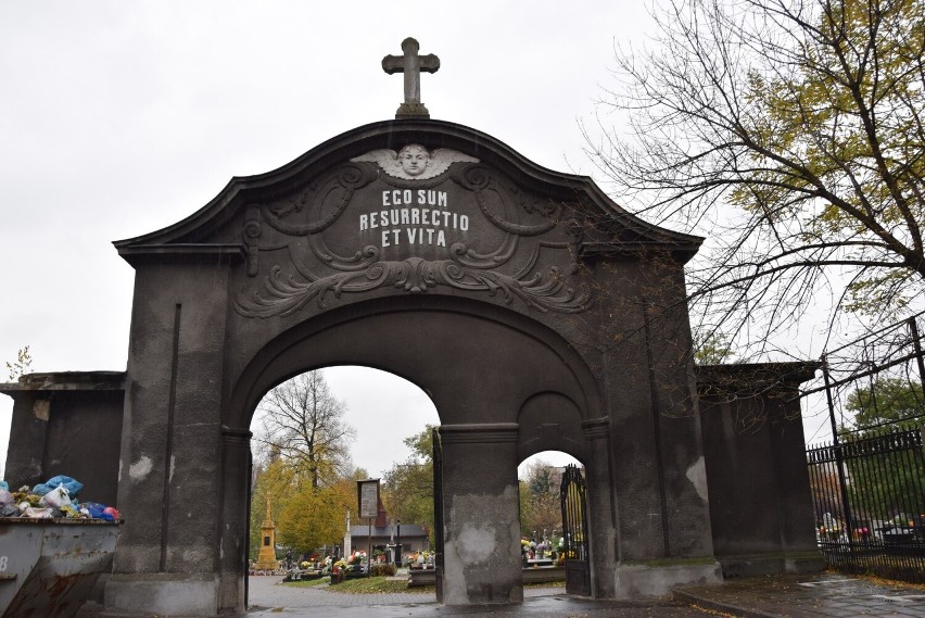 Na "starym cmentarzu" w Świętochłowicach konieczne ekshumacje. Będzie nad nimi czuwał sanepid