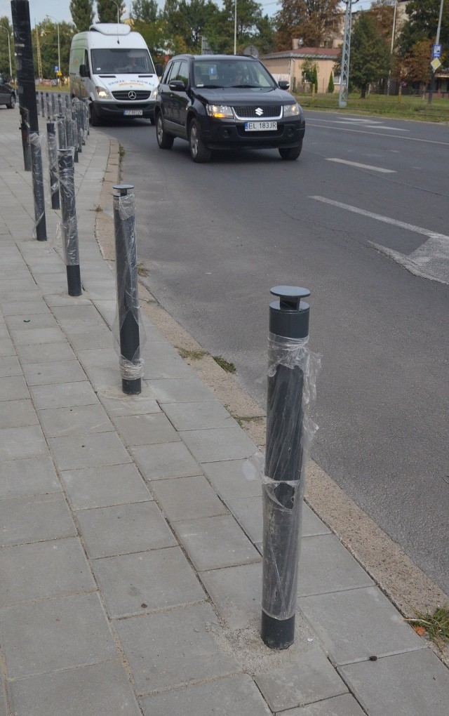 W Łodzi zamontują kilka tysięcy separatorów ruchu. Koniec z parkowaniem na poboczach