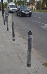 Separatory ruchu na ulicach Łodzi. Koniec z parkowaniem na poboczach [ZDJĘCIA]