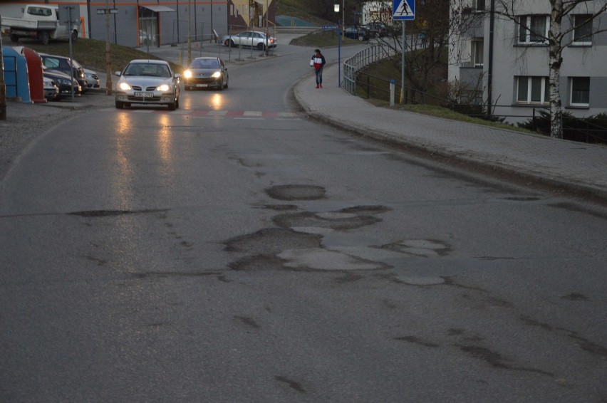Dziury po zimie  na drogach w Bochni, 2.03.2021