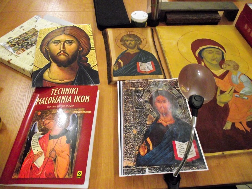 Uczą się pisania ikon przy chełmskiej cerkwi. Zobacz zdjęcia