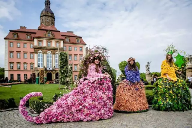 Ogrody kwiatów w Zamku Książ na majówkę 2021