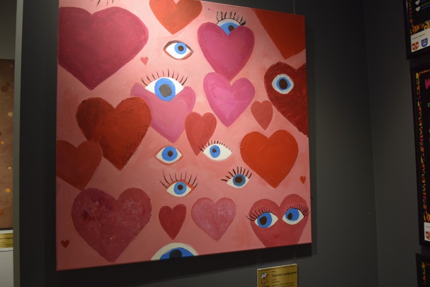 Wszyscy uczestnicy akcji "Malujemy sercem" spotkali się podczas wernisażu w Centrum Kultury i Sztuki w Skierniewicach