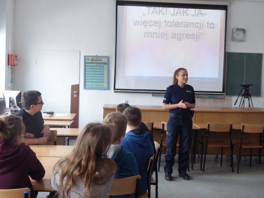 Więcej tolerancji to mniej agresji. Spotkanie policjantów z uczniami [ZDJĘCIA]