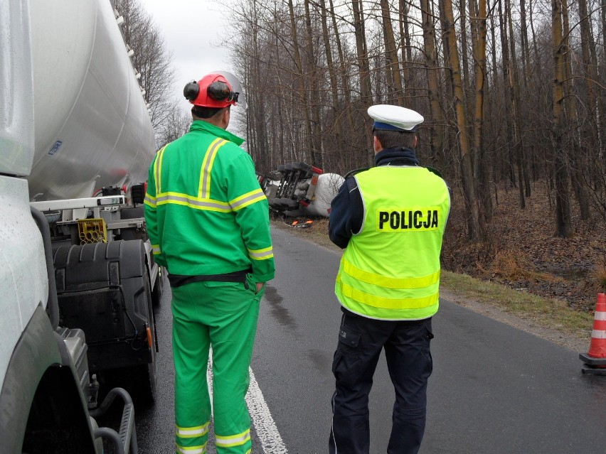 PILNE: Wypadek cysterny z gazem w Niegowonicach