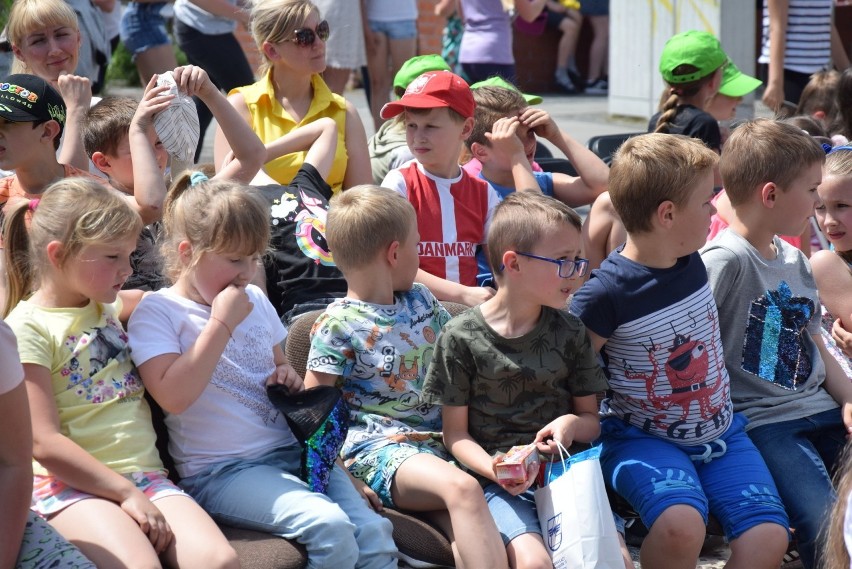 "W dzień i w nocy bez przemocy". Edukowali dzieci i młodzież z Łaz ZDJĘCIA