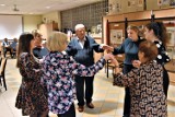 Sołecki Dzień Seniora Sopieszyno 2022. Najstarsi mieszkańcy celebrowali swoje święto w sali Jana Pawła II w Wejherowie | ZDJĘCIA
