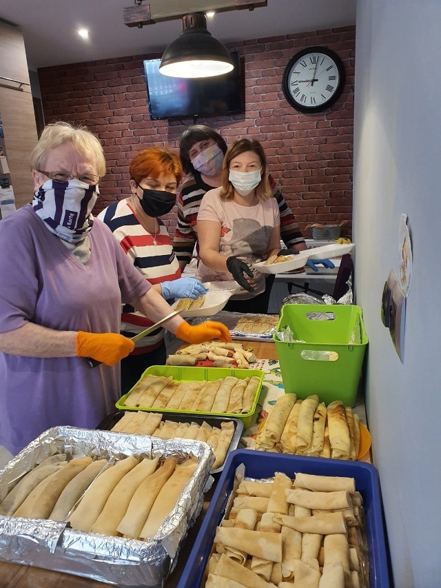 Członkinie Koła Gospodyń Wiejskich w Chróścinie zapowiadają, że wsparcie medykom będą nieść tak długo, jak będzie trzeba.