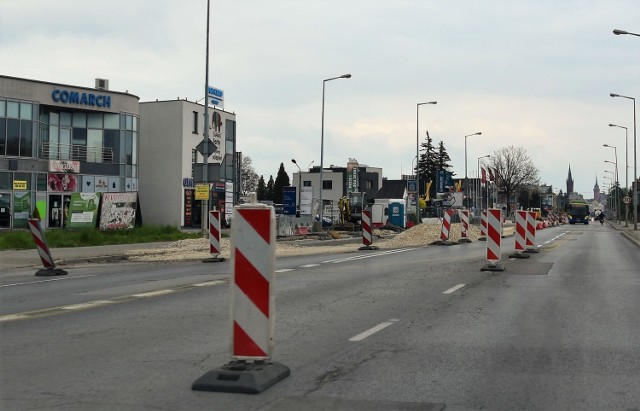 Remontowany jest półkilometrowy odcinek Krakowskiej pomiędzy skrzyżowaniami z Przemysłową oraz Fabryczną