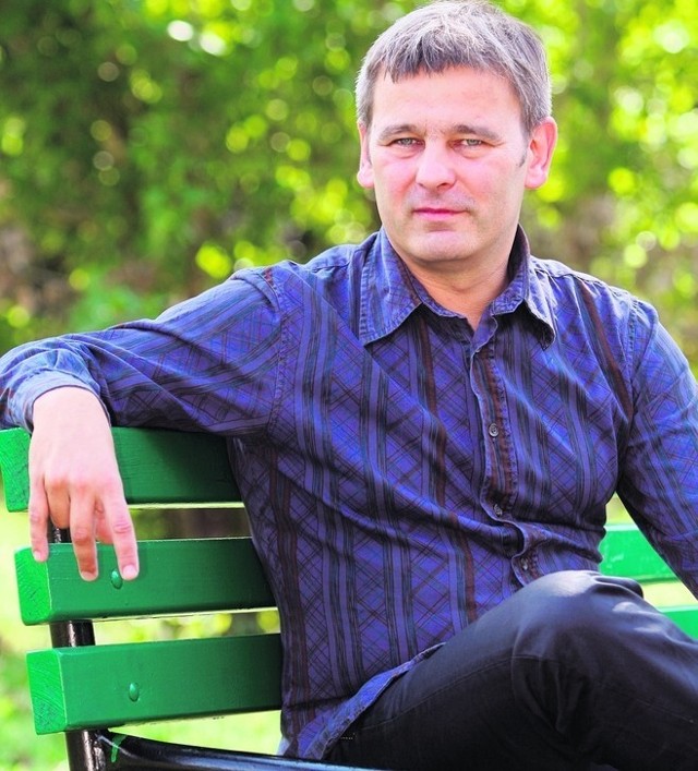 Jacek Grudzień jest dziennikarzem i publicystą Radia Łódź i Łódzkiego Ośrodka Telewizyjnego