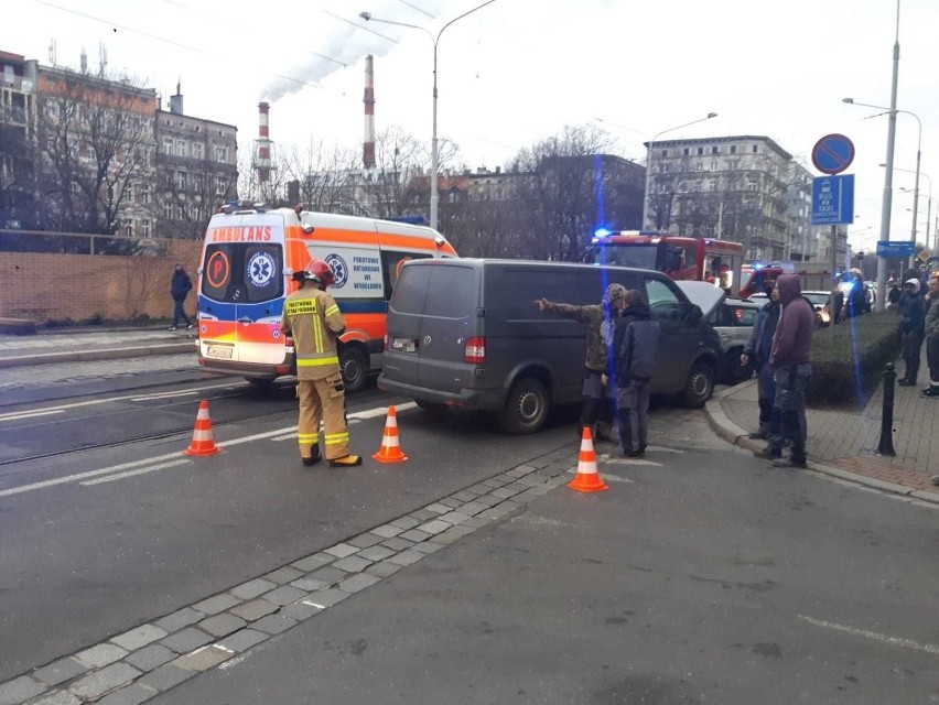 Wrocław. Wypadek na ul. Pomorskiej. Nie jeżdżą tramwaje. Uwaga: wielkie korki