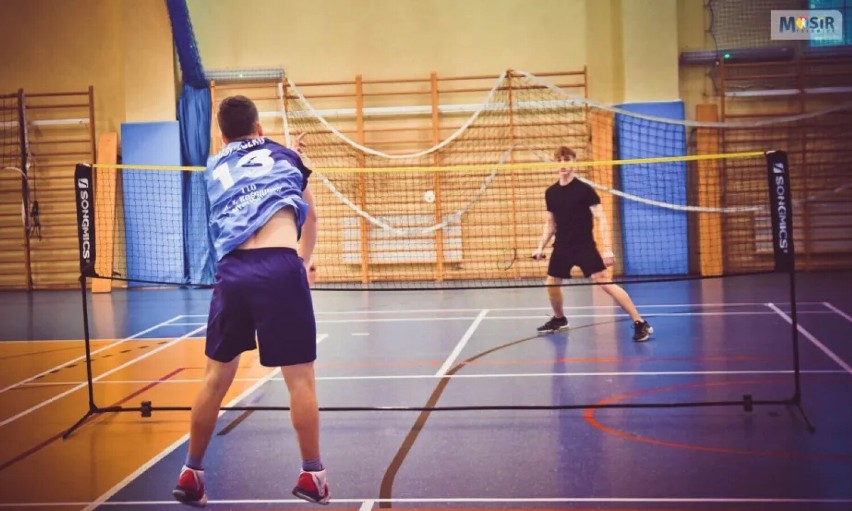 Rejonowe zawody w badmintona szkół ponadpodstawowych.