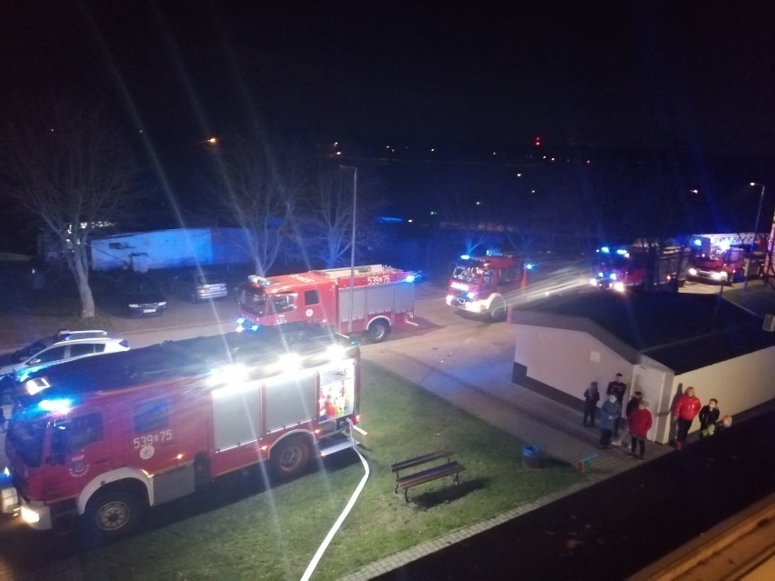 Radwanice: Komendant OSP ugasił groźny pożar w bloku i uratował dobytek wielu rodzin