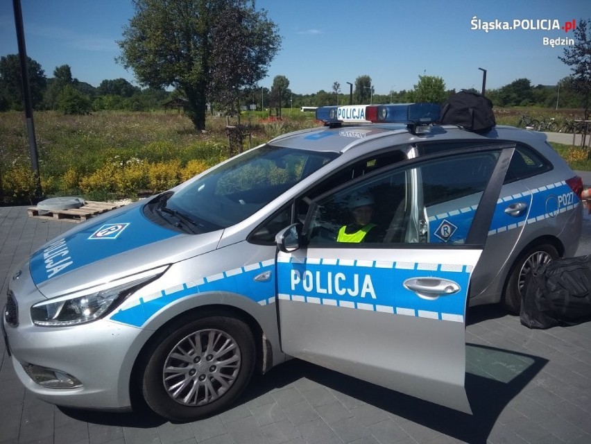 Spotkanie z policjantami i strażakami na miejskiej plaży na...