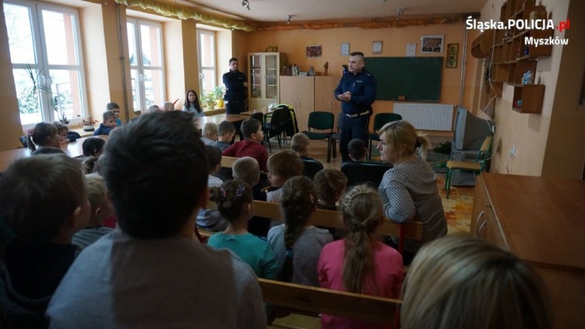 Myszków: Policja odwiedziła przedszkole i szkołę podstawową w Przybynowie [ZDJĘCIA]