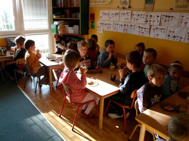 Przedszkole na Południu w Zduńskiej Woli od lat działa w połączonych mieszkaniach w bloku. Jest tam miejsce dla 40 dzieci