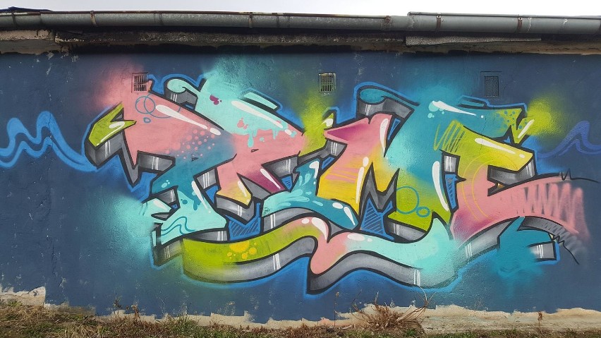 Wałbrzych: Galeria „graffiti” na ścianach garaży przy alei Podwale. Czas to zmienić?