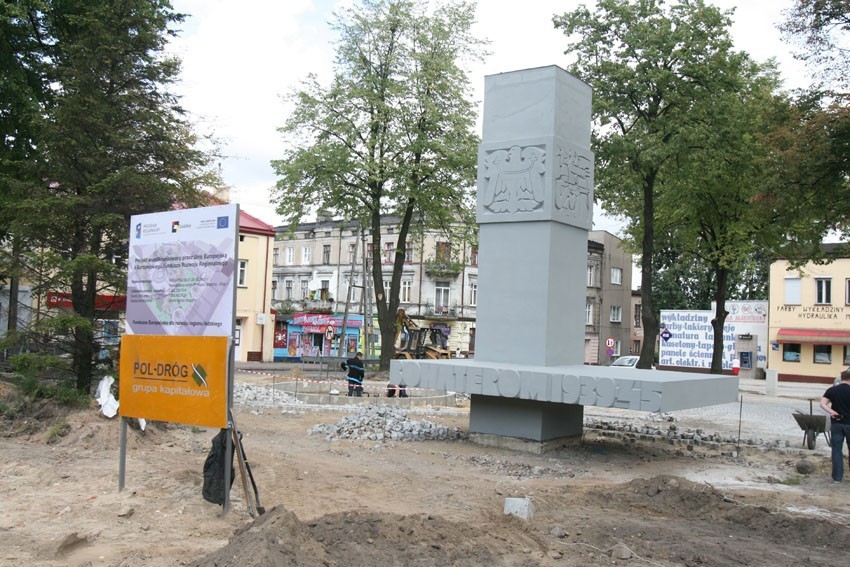 Remont placu Jana Pawła II w Brzezinach dłuższy o miesiąc