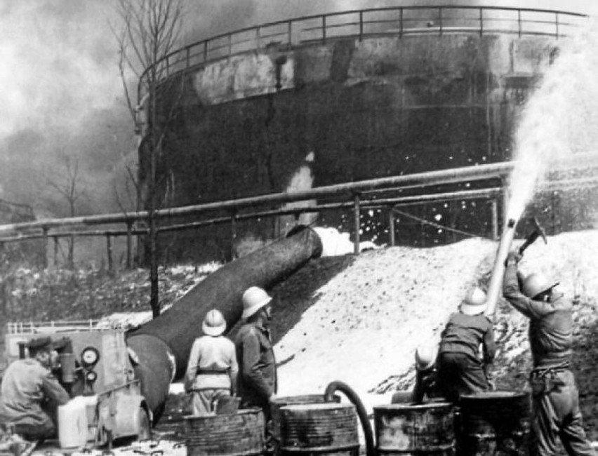 Potężny pożar w Rafinerii Czechowice. To już 47 lat od tamtej tragedii [ZDJĘCIA]